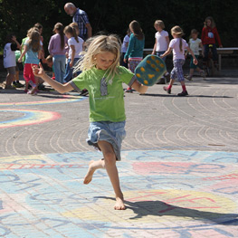 Abbildung2 Hüpf- und Murmelspiele