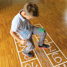 Abbildung3 Hüpf- und Murmelspiele